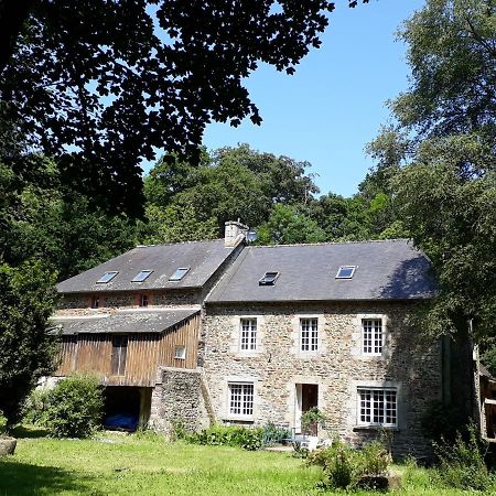 Le Vieux Moulin Bed & Breakfast Goudelin Exterior photo