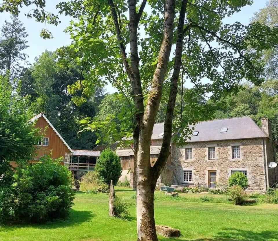 Le Vieux Moulin Bed & Breakfast Goudelin Exterior photo
